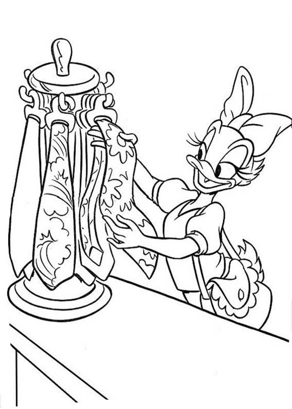 Daisy Duck, : Daisy Duck Pick a Tie for Birthday Gift Coloring Page